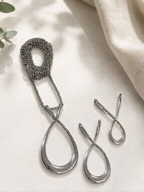 Elegant Silver Jewelry Set